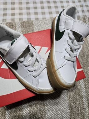 Nike Kids White Sneakers with Dark Green Swoosh and Gum Sole